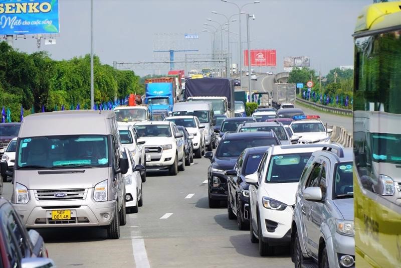 De xuat cam xe tai vao cao toc TP Ho Chi Minh-Long Thanh-Dau Giay dip cuoi tuan, le, tet - Hinh anh 1