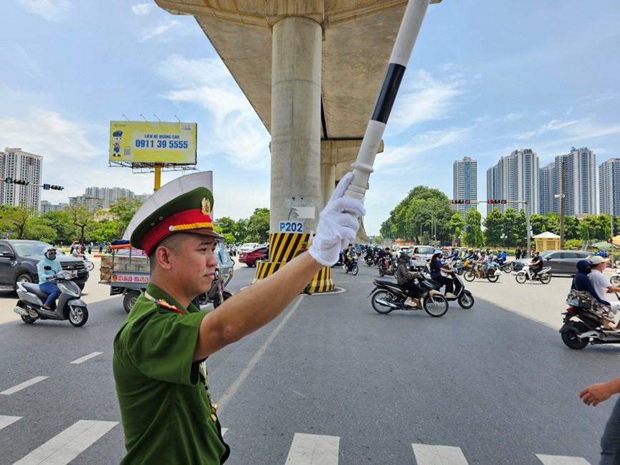 Dam bao an ninh, an toan Le di quan Tong Bi thu Nguyen Phu Trong - Hinh anh 7