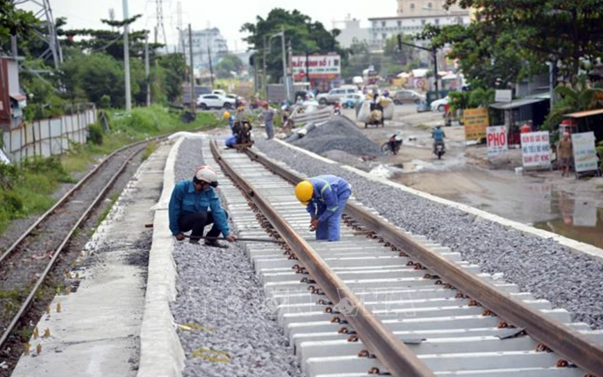 Tap trung hoan thanh sua chua 184 duong ngang duong sat tren ca nuoc - Hinh anh 1