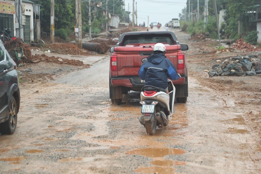 Can som khac phuc bat cap trong thi cong duong tinh 414C tai Ba Vi - Hinh anh 12