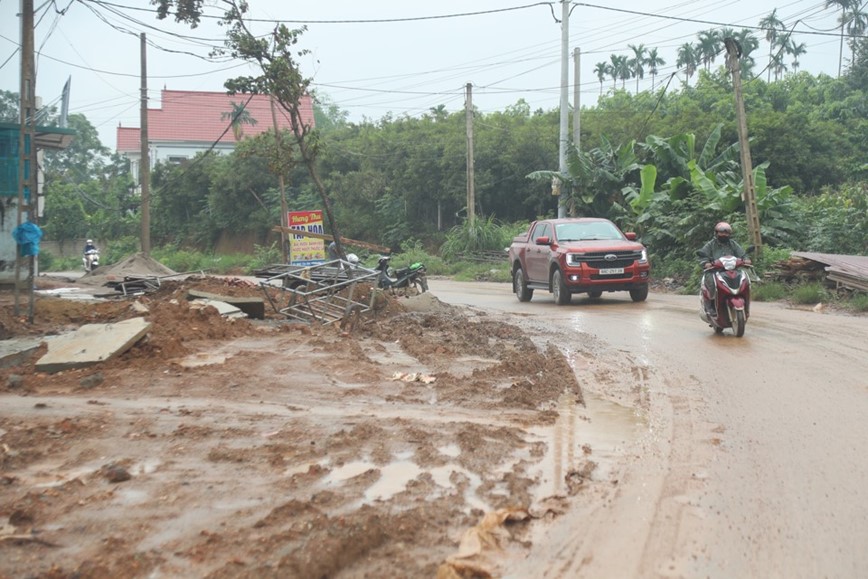 Can som khac phuc bat cap trong thi cong duong tinh 414C tai Ba Vi - Hinh anh 11