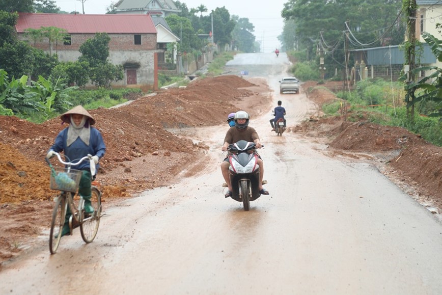 Can som khac phuc bat cap trong thi cong duong tinh 414C tai Ba Vi - Hinh anh 8