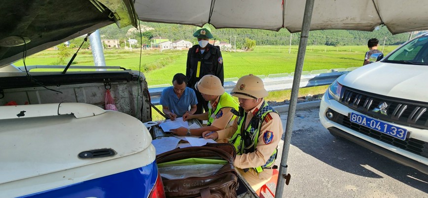 Di vao duong cam, tai xe xe dau keo duong tinh voi ma tuy - Hinh anh 2