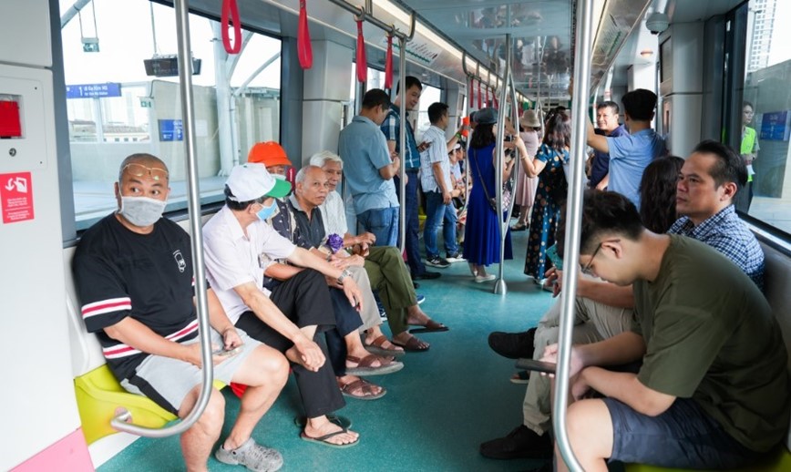 Hanoi Metro: Diem check in moi dip cuoi tuan, ngam nhin mot Ha Noi tren cao - Hinh anh 3