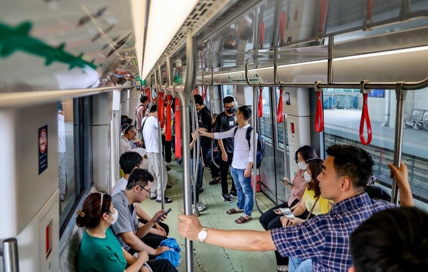 Hanoi Metro: Diem check in moi dip cuoi tuan, ngam nhin mot Ha Noi tren cao - Hinh anh 4