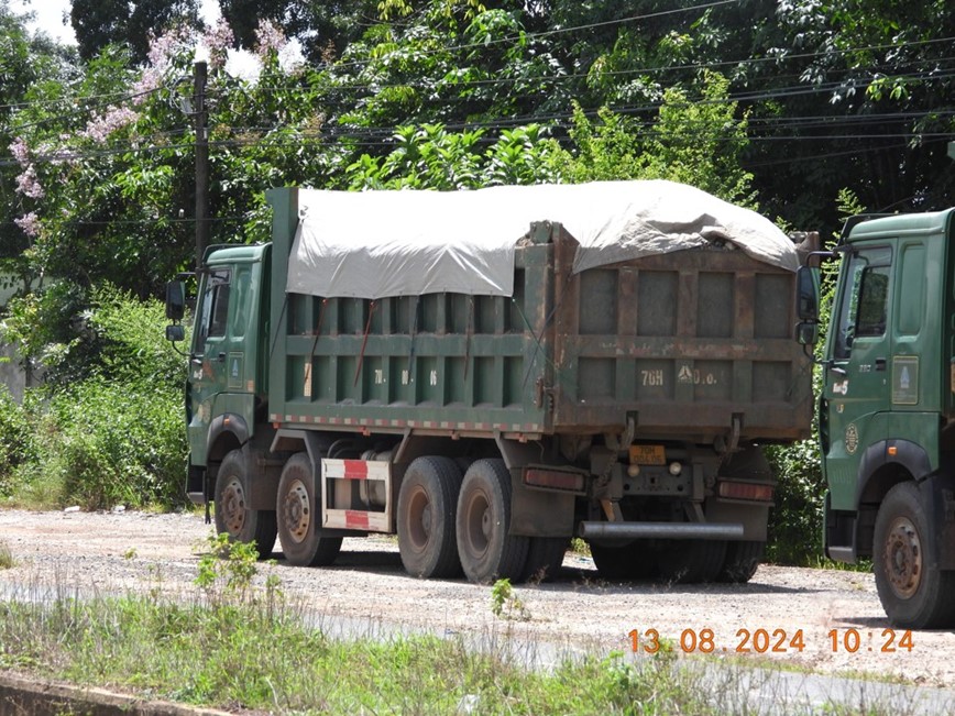 Xe tai coi noi thung, cho qua trong luong chua duoc xu ly - Hinh anh 5