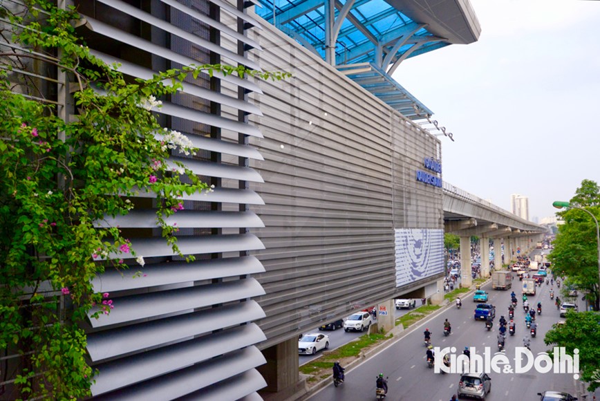 Doc dao voi hoa tiet tai cac nha ga tuyen metro Nhon - ga Ha Noi - Hinh anh 2