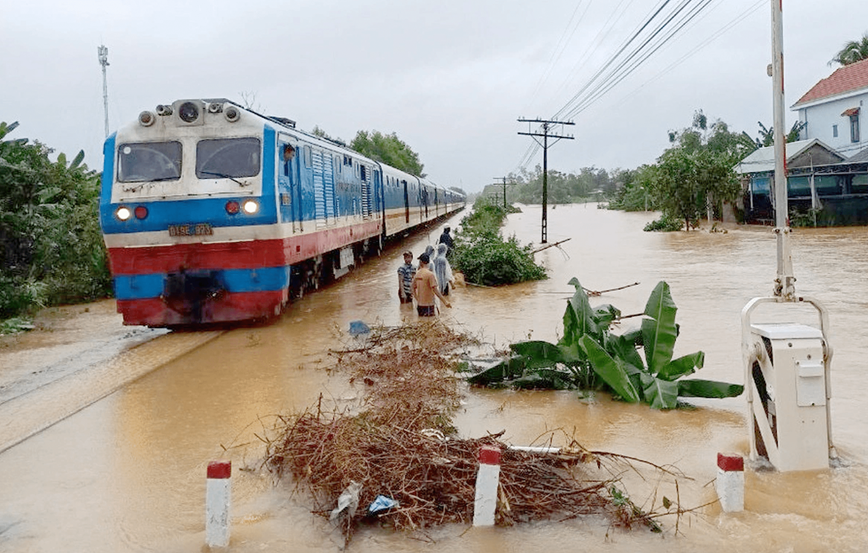 Duong sat Bac - Nam hoat dong tro lai, tam ngung mot so tau tuyen Ha Noi - Hai Phong  - Hinh anh 1