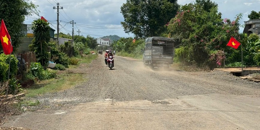 Dak Lak: duong hon 173 ty dung thi cong gay kho cho nguoi dan - Hinh anh 2