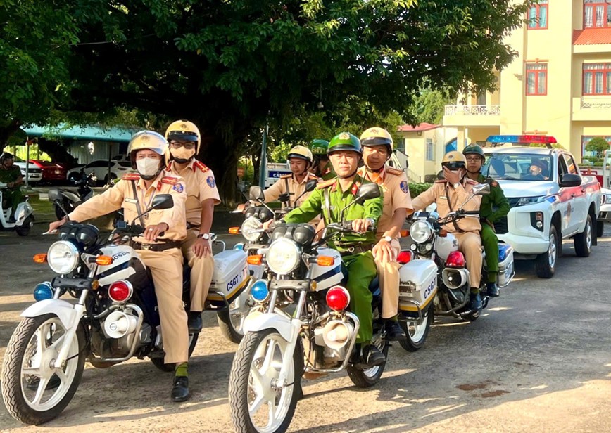 Dak Nong: ra quan bao dam trat tu, an toan giao thong cho hoc sinh - Hinh anh 3