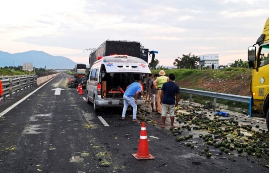 Khan truong khac phuc bat cap dam bao ATGT tren mot so tuyen cao toc - Hinh anh 1