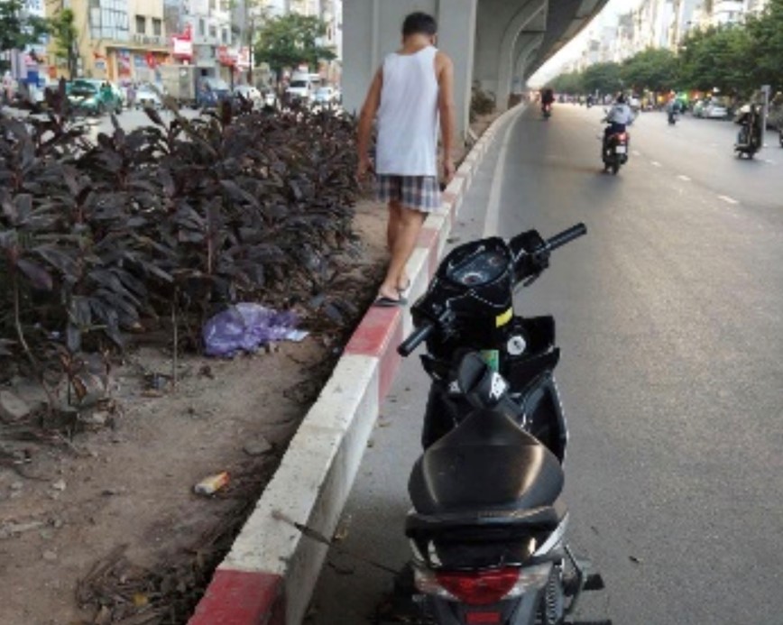 Tim nhan chung vu tai nan giao thong tren duong Minh Khai, Ha Noi khien 1 nguoi tu vong - Hinh anh 1