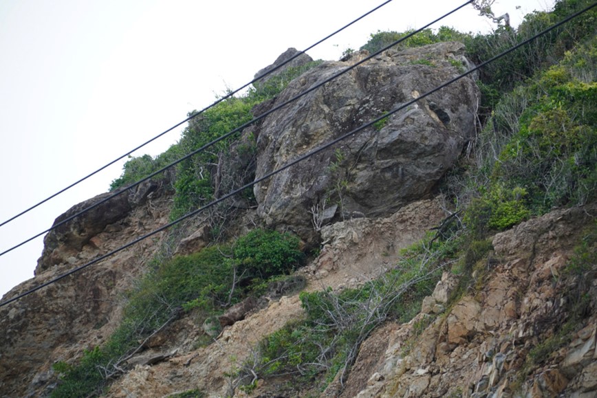 No min xu ly khoi da “treo” tren duong Nha Trang di san bay Cam Ranh - Hinh anh 1