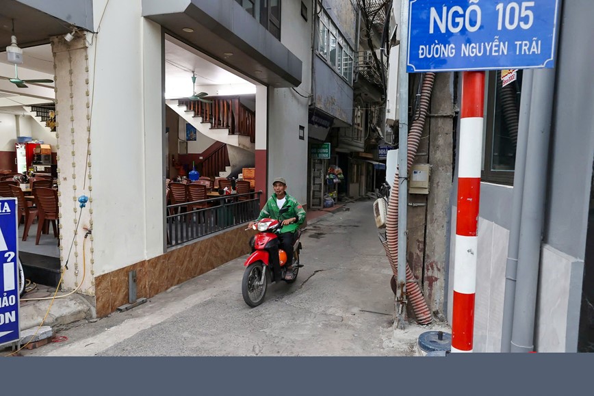 Ha Noi: Nguoi dan tu lam rao chan ngan xe co qua lai trong gio cao diem - Hinh anh 15