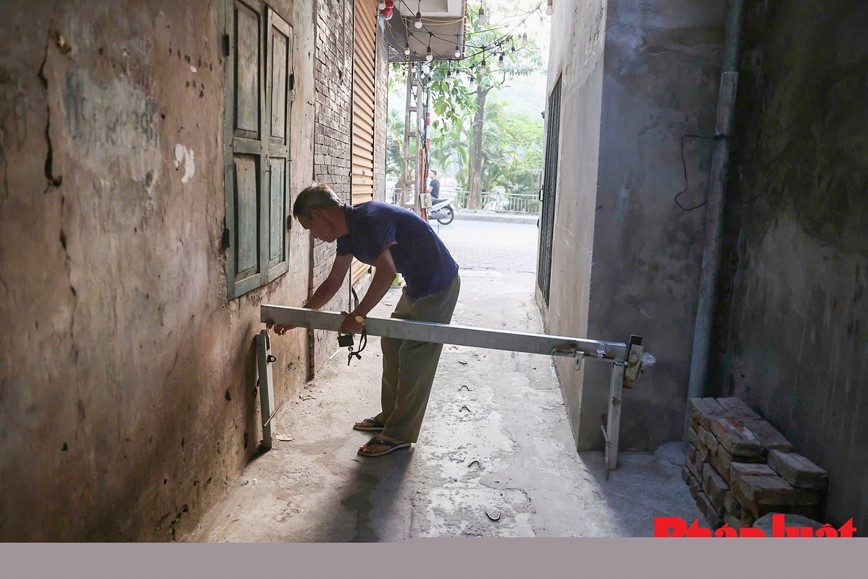 Ha Noi: Nguoi dan tu lam rao chan ngan xe co qua lai trong gio cao diem - Hinh anh 9