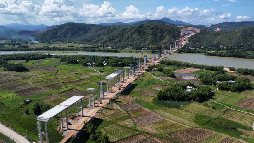 Dau tu tram dung nghi hon 317 ty dong tren cao toc Quy Nhon-Chi Thanh - Hinh anh 1