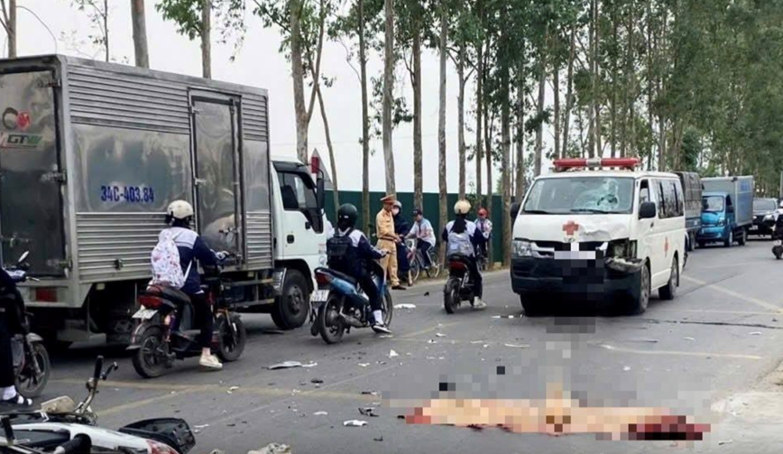 Va chạm với xe cứu thương, nam sinh tử vong trên đường đi học về - Hình ảnh 1 Va cham voi xe cuu thuong, nam sinh tu vong tren duong di hoc ve - Hinh anh 1