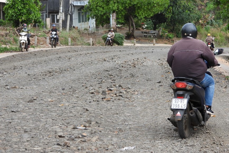 Binh Phuoc: duong DT.760 can som hoan thanh de tranh lang phi, dam bao an toan - Hinh anh 2