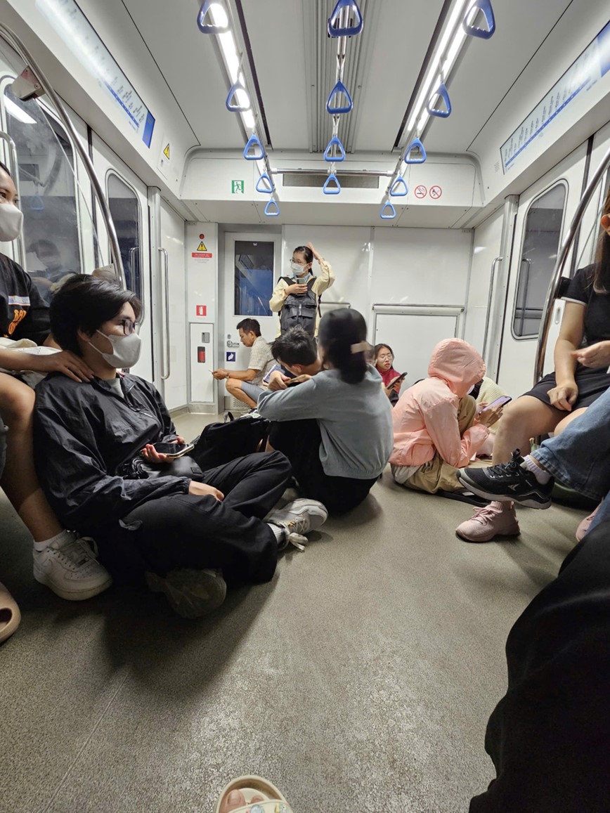 TP Ho Chi Minh: Metro so 1 gap su co, khach cho tren toa ca gio - Hinh anh 3