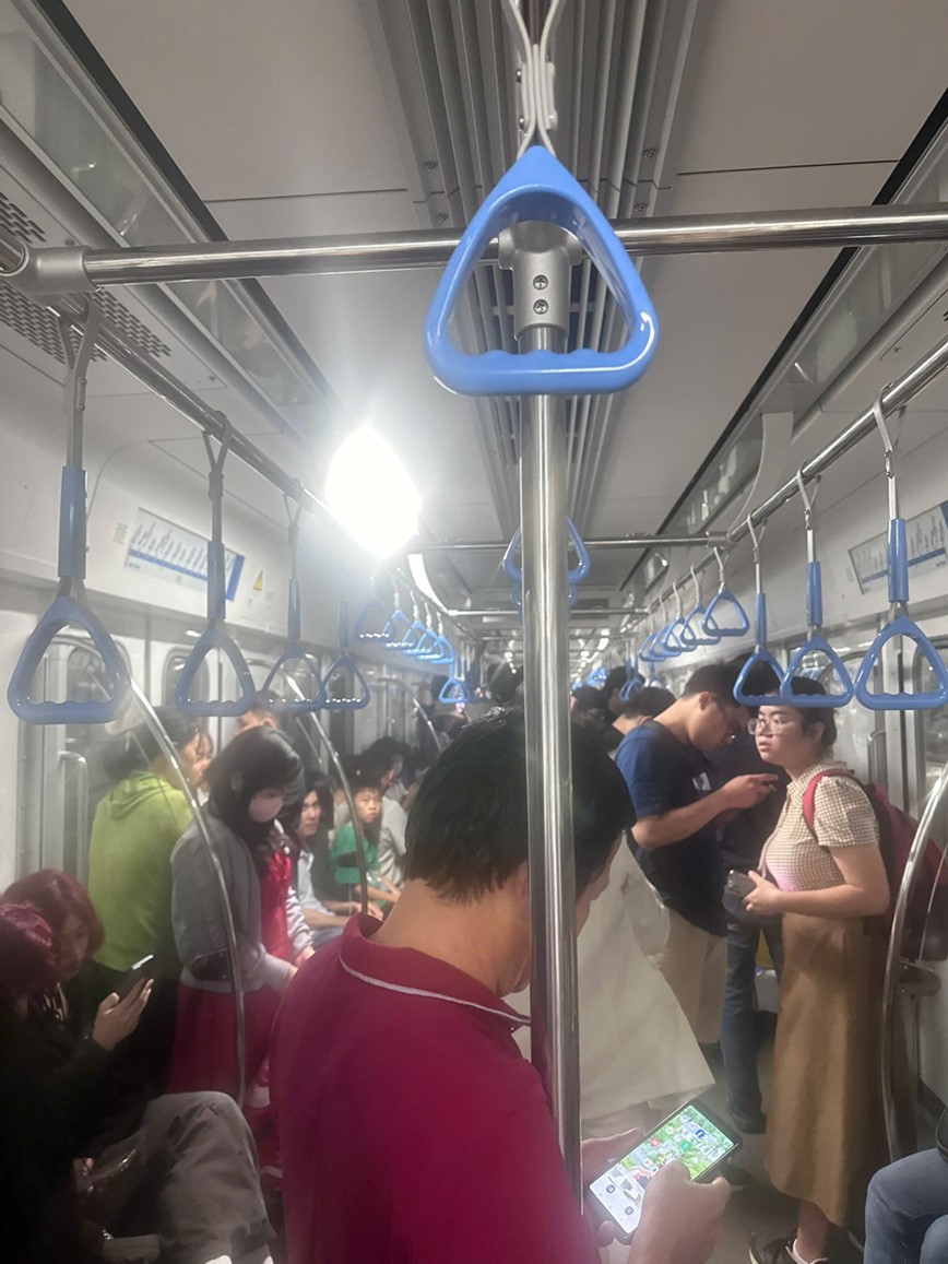 TP Ho Chi Minh: Metro so 1 gap su co, khach cho tren toa ca gio - Hinh anh 4