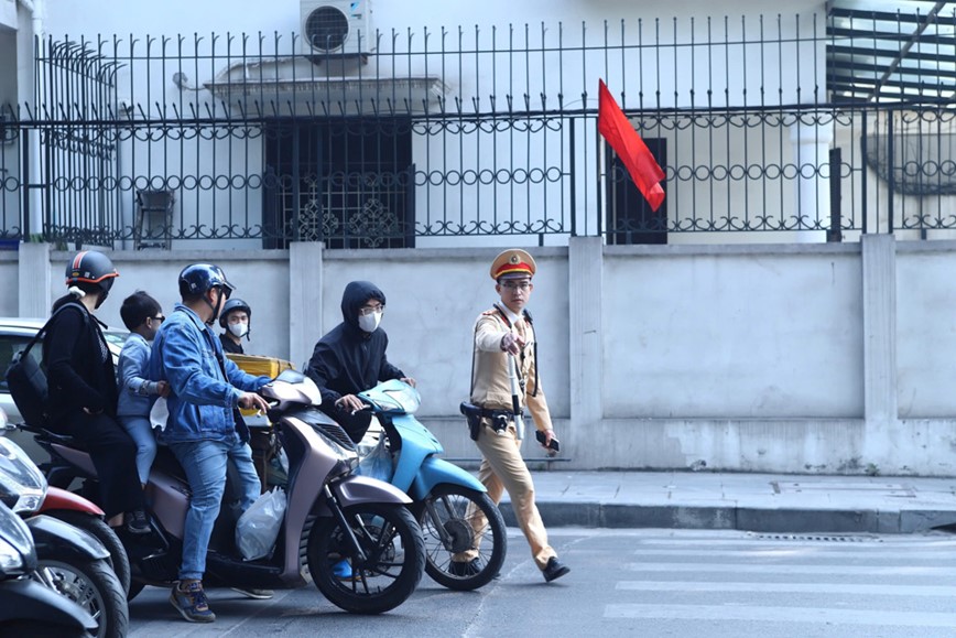 Ha Noi: nhieu nguoi vi pham bi phat nang ngay dau thuc hien luat moi - Hinh anh 1