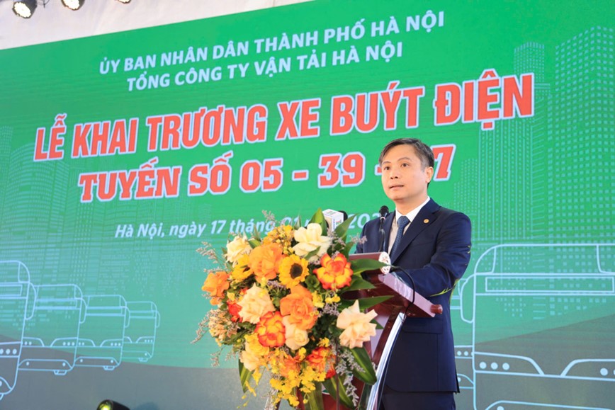 Ha Noi: khai truong 4 tuyen xe buyt dien - Hinh anh 5