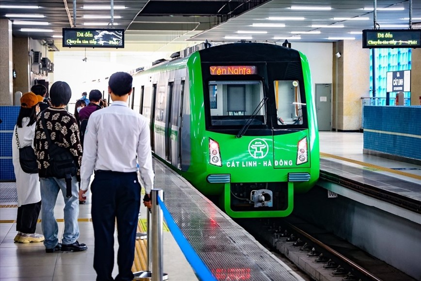 Hai tuyen tau dien tai Ha Noi hoat dong xuyen Tet Nguyen dan At Ty - Hinh anh 1