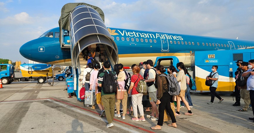 Vietnam Airlines van chuyen gan 2,4 trieu luot khach dip Tet Nguyen dan 2025 - Hinh anh 1