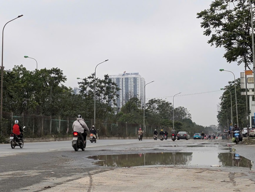 Ha Noi: buc minh di qua doan duong… nhay tung tung - Hinh anh 1