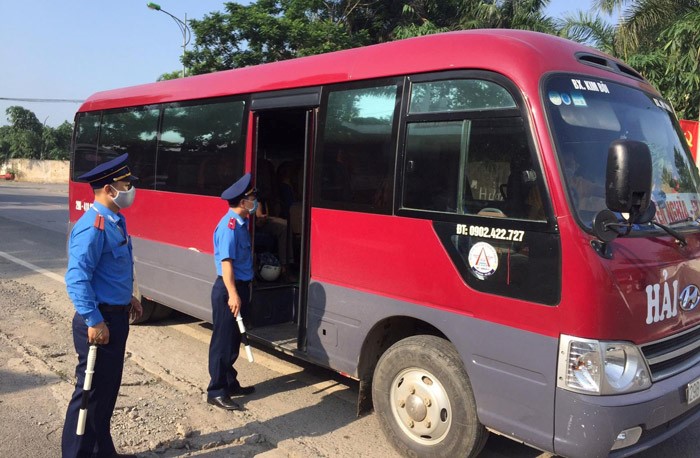 Ha Noi kiem tra cong tac phong, chong dich tren gan 15.000 phuong tien van tai - Hinh anh 1