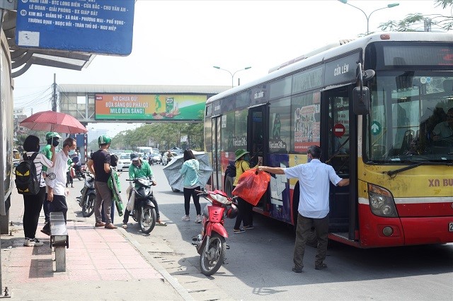 Xe buyt Ha Noi: Dung de cai kho bo cai khon! - Hinh anh 2