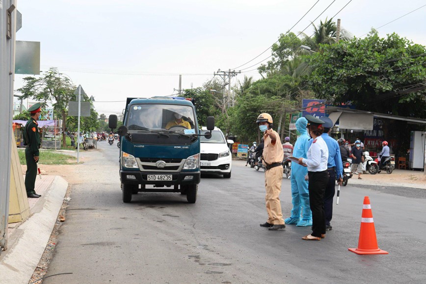 Yeu cau CSGT khong lo la trong cong tac phong, chong dich  - Hinh anh 1