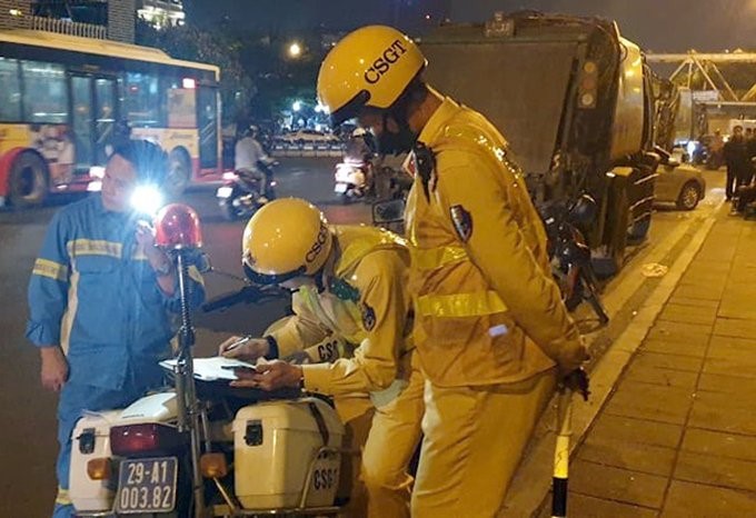 Ha Noi cong khai danh sach xe thu gom, van chuyen rac duoc hoat dong ban ngay tru gio cao diem - Hinh anh 1