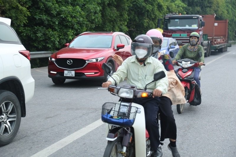 Un tac dai tai chot kiem dich cau Phu Dong  - Hinh anh 6