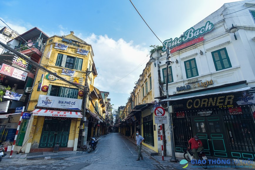 Ha Noi trong ngay dau thuc hien gian cach xa hoi - Hinh anh 10