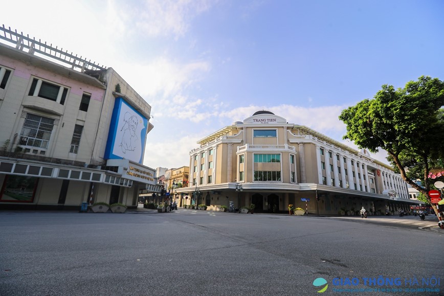 Ha Noi trong ngay dau thuc hien gian cach xa hoi - Hinh anh 2