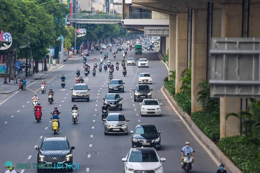 Duong pho Ha Noi van dong duc sau gan 3 tuan gian cach xa hoi - Hinh anh 11