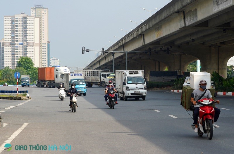 Duong pho Ha Noi van dong duc sau gan 3 tuan gian cach xa hoi - Hinh anh 5