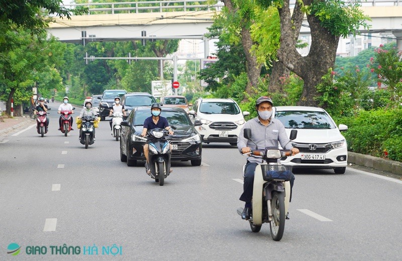 Duong pho Ha Noi van dong duc sau gan 3 tuan gian cach xa hoi - Hinh anh 4