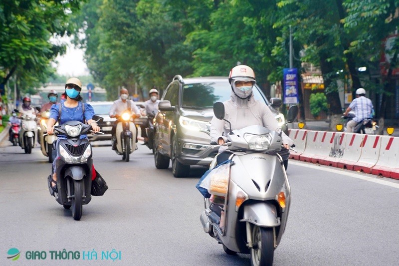 Duong pho Ha Noi van dong duc sau gan 3 tuan gian cach xa hoi - Hinh anh 6