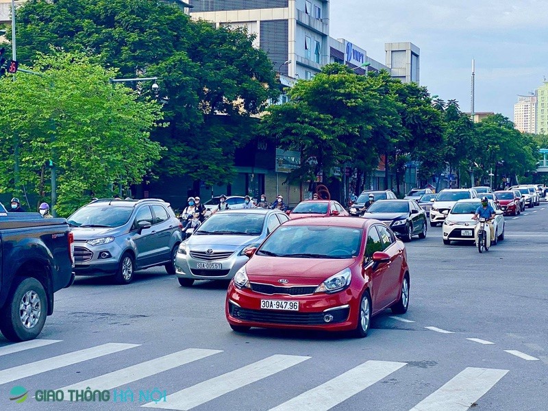 Duong pho Ha Noi van dong duc sau gan 3 tuan gian cach xa hoi - Hinh anh 10