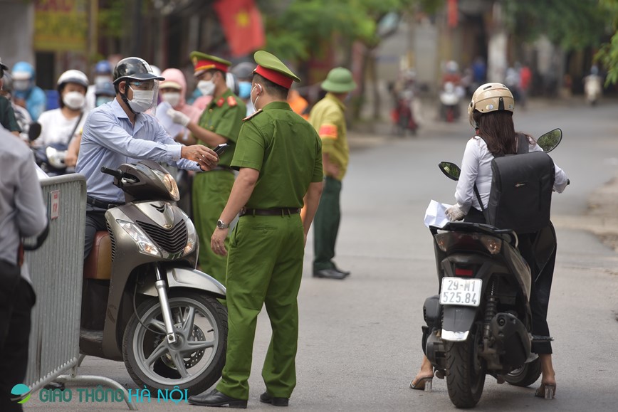 Huyen Thanh Tri: Siet chat phong chong dich, yeu cau nguoi di duong co them lich lam viec - Hinh anh 14