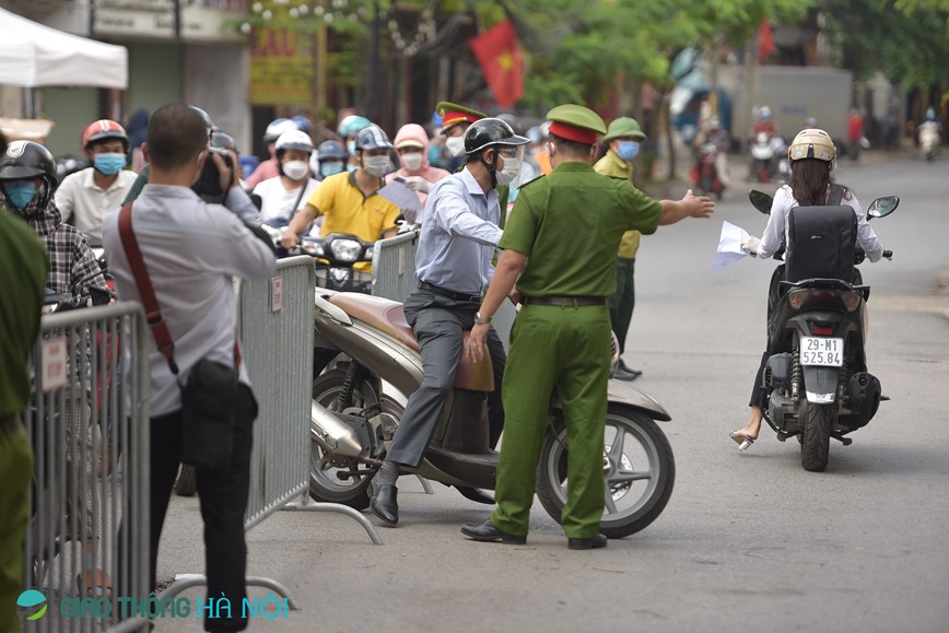 Huyen Thanh Tri: Siet chat phong chong dich, yeu cau nguoi di duong co them lich lam viec - Hinh anh 11