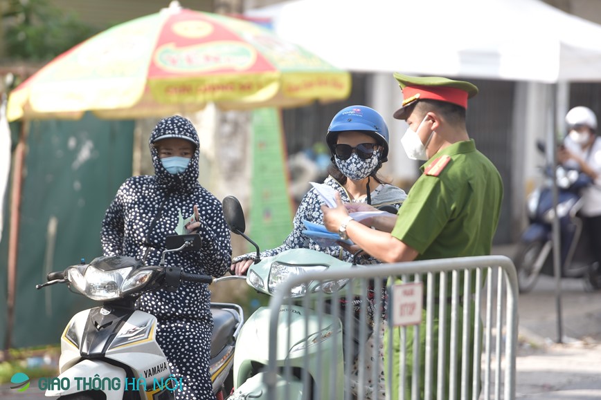 Huyen Thanh Tri: Siet chat phong chong dich, yeu cau nguoi di duong co them lich lam viec - Hinh anh 16