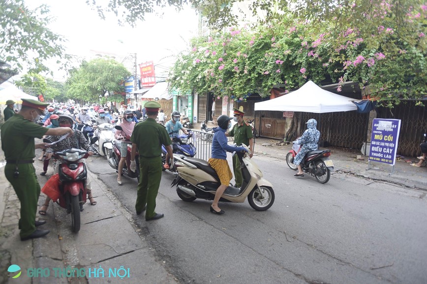 Huyen Thanh Tri: Siet chat phong chong dich, yeu cau nguoi di duong co them lich lam viec - Hinh anh 7