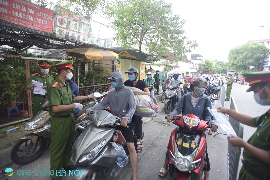 Huyen Thanh Tri: Siet chat phong chong dich, yeu cau nguoi di duong co them lich lam viec - Hinh anh 2