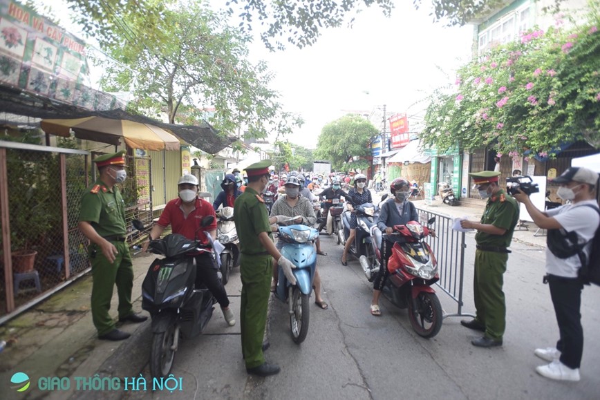 Huyen Thanh Tri: Siet chat phong chong dich, yeu cau nguoi di duong co them lich lam viec - Hinh anh 1