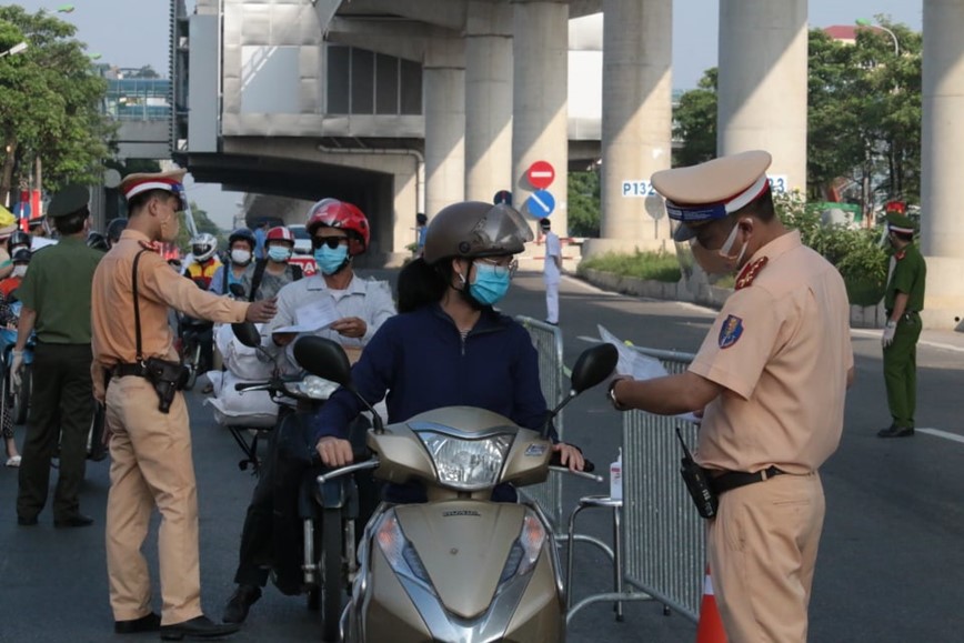 Ha Noi: Dung 39 chot kiem soat chat phuong tien di lai giua cac vung do, vung xanh - Hinh anh 2