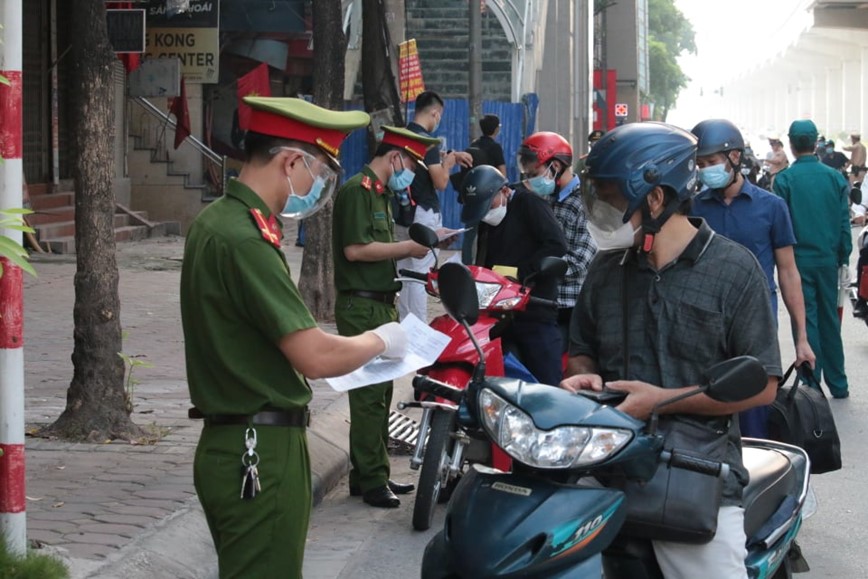 Cong an Ha Noi thong bao chinh thuc ve xet duyet, cap giay di duong - Hinh anh 1