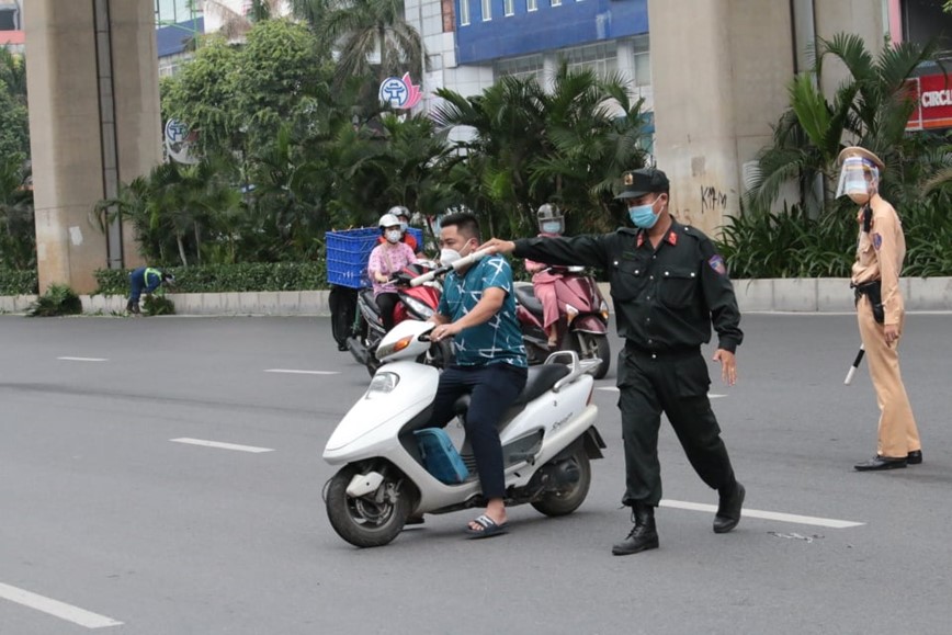 Ha Noi: Dau tuan giao thong thong thoang, cac phuong tien luu thong binh thuong - Hinh anh 2